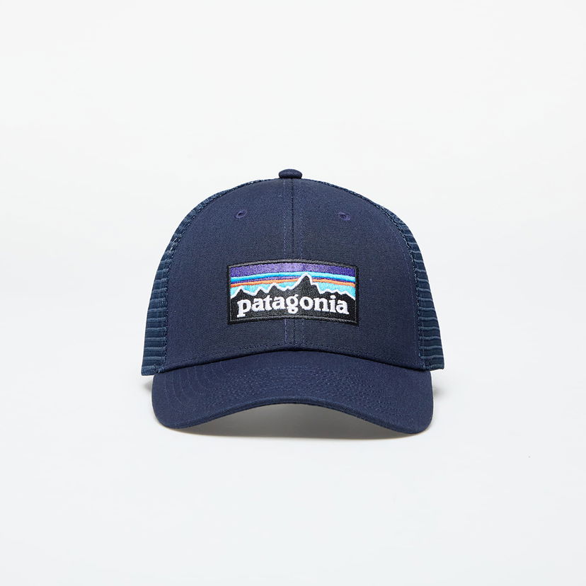 Шапка Patagonia P-6 Logo LoPro Trucker Hat Тъмно синьо | 38283 NENA