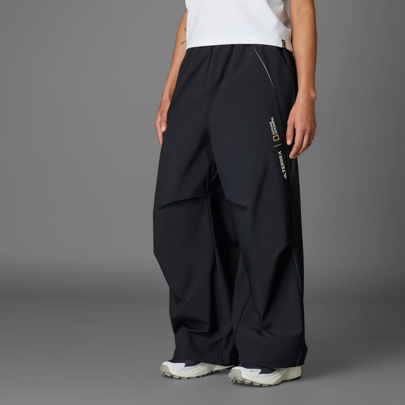 Панталони adidas Performance National Geographic AEROREADY Woven Pants Черно | JD5847