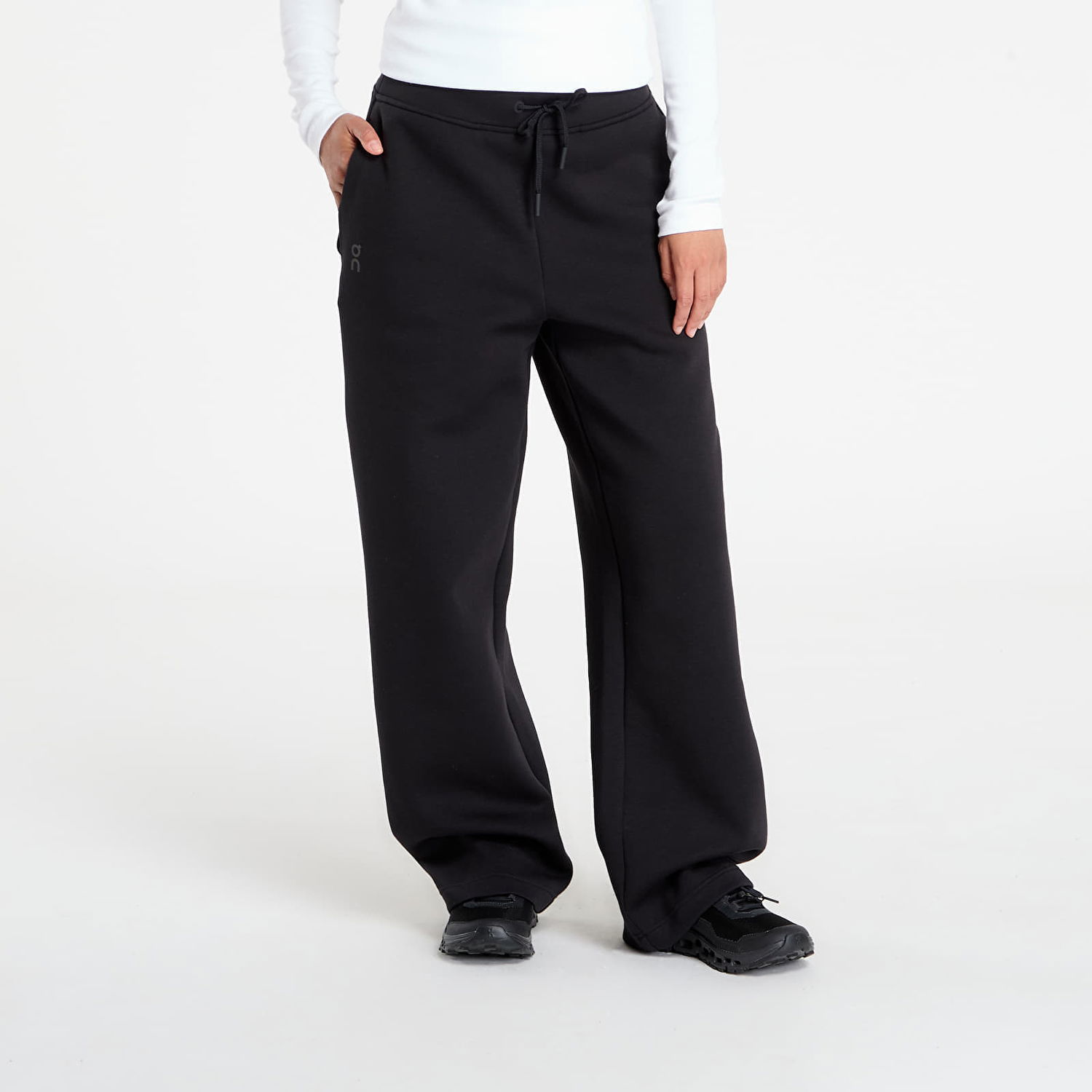 Спортни панталони On Running Focus Tech Sweatpants Черно | 1WF30390553 W, 0