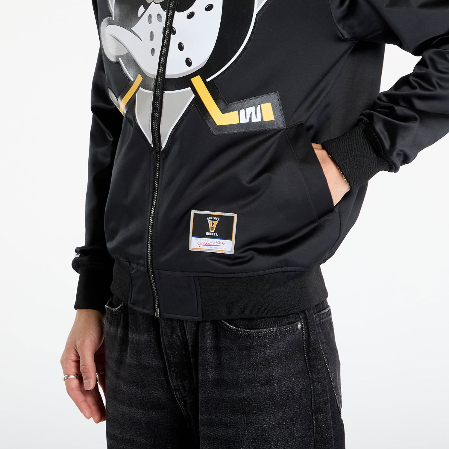 Яке бомбър Mitchell & Ness NHL Maxxed Out Satin Jacket Ducks 1992 Teemu Selanne Черно | JK11279-ADUBLCK, 1
