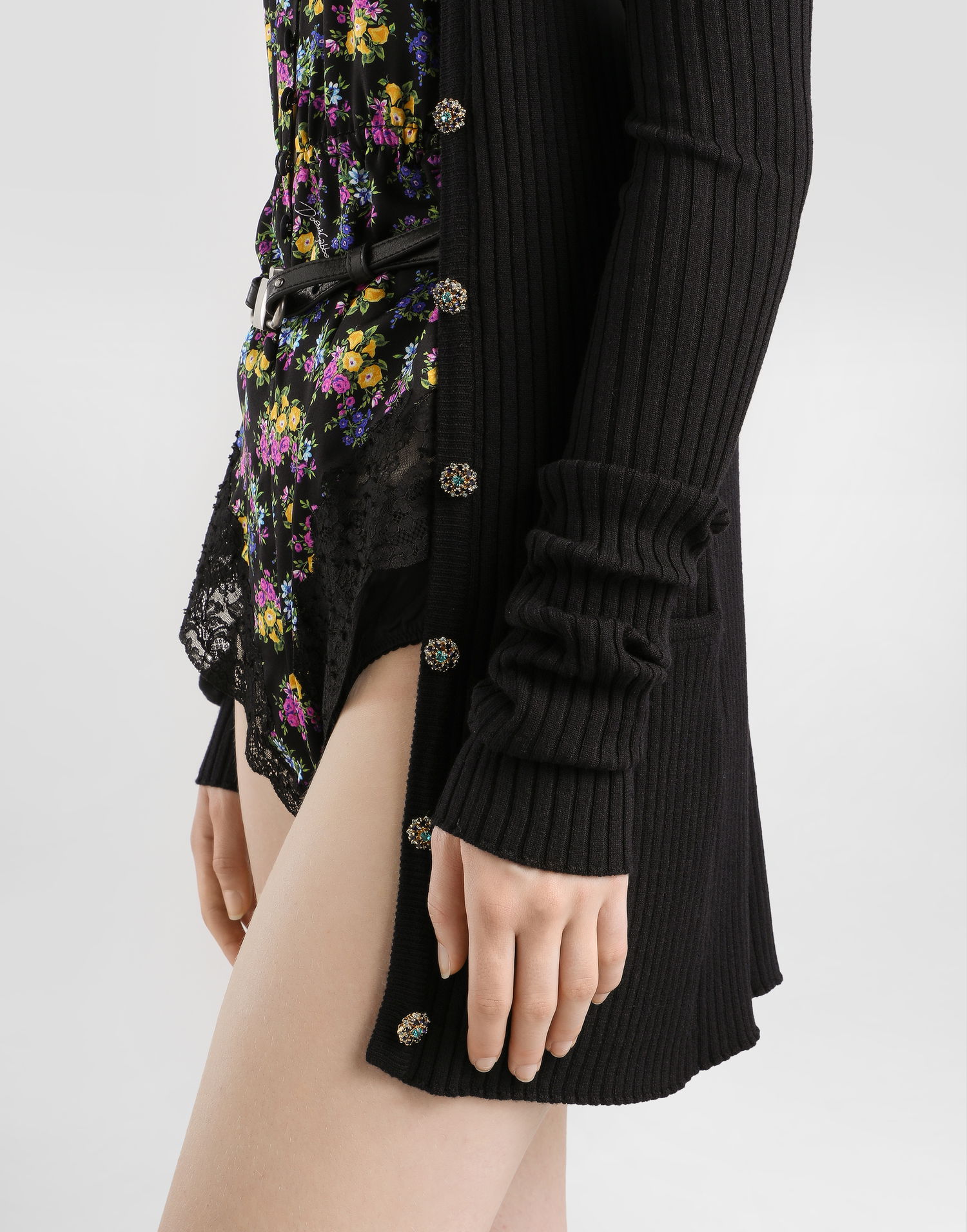 Пуловер Dolce & Gabbana Virgin Wool Ribbed V-Neck Cardigan with Decorative Button Front Черно | FXVCNZJCVXGN0000, 1