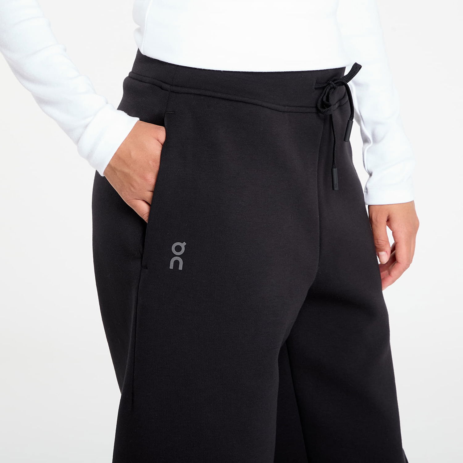 Спортни панталони On Running Focus Tech Sweatpants Черно | 1WF30390553 W, 1