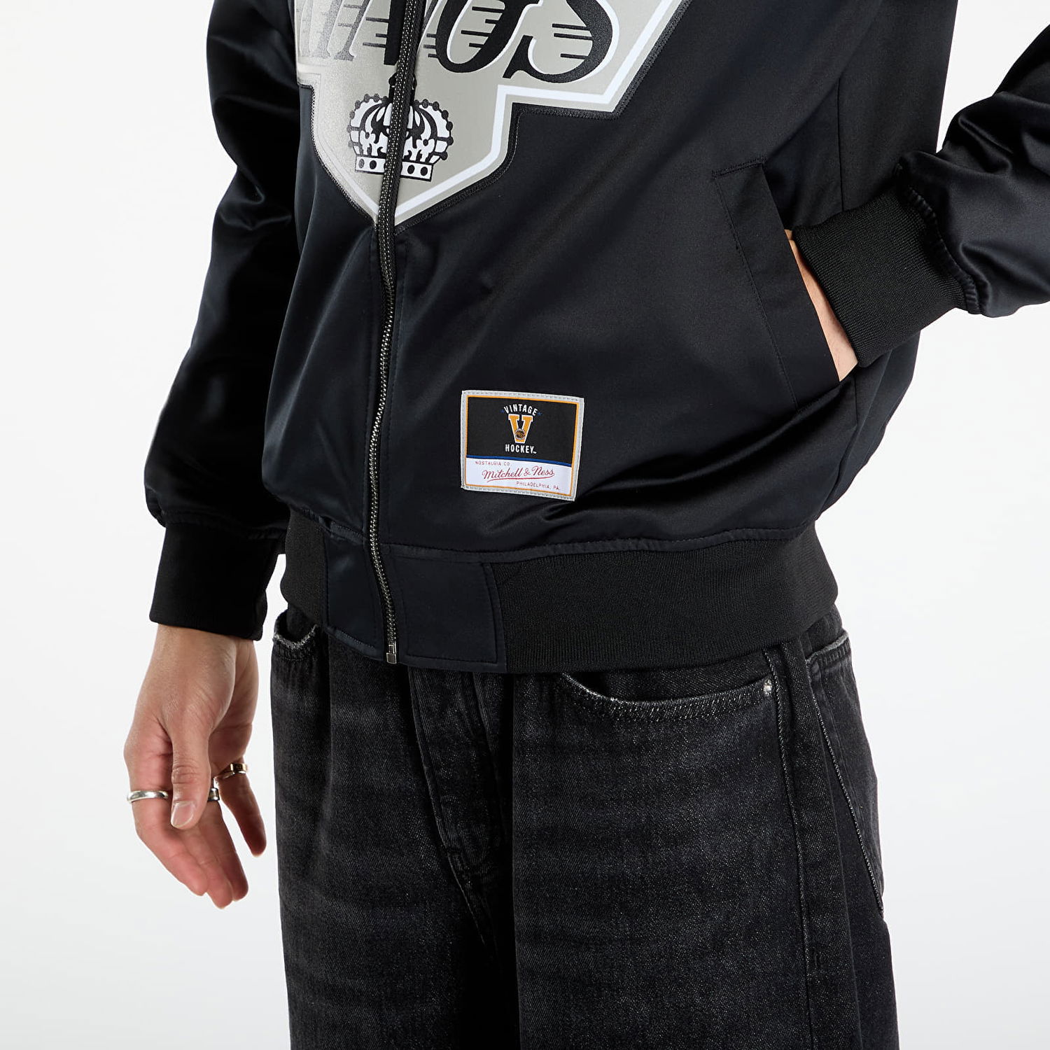 Яке бомбър Mitchell & Ness NHL Maxxed Out Satin Jacket Kings Wayne Gretzky XL Черно | JK11279-LAKBLCK, 1