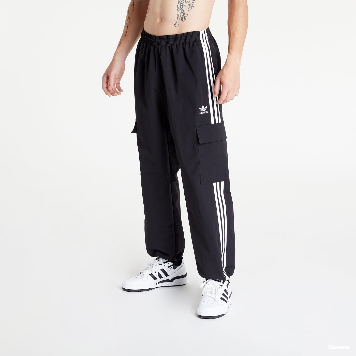 Спортни панталони adidas Performance Adicolor 3-Stripes Cargo Tracksuit Черно | HN6734, 0