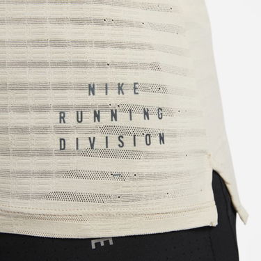 Потник Nike Dri-FIT ADV Run Division Pinnacle Running Tank Кафяво | DQ4774-206, 1