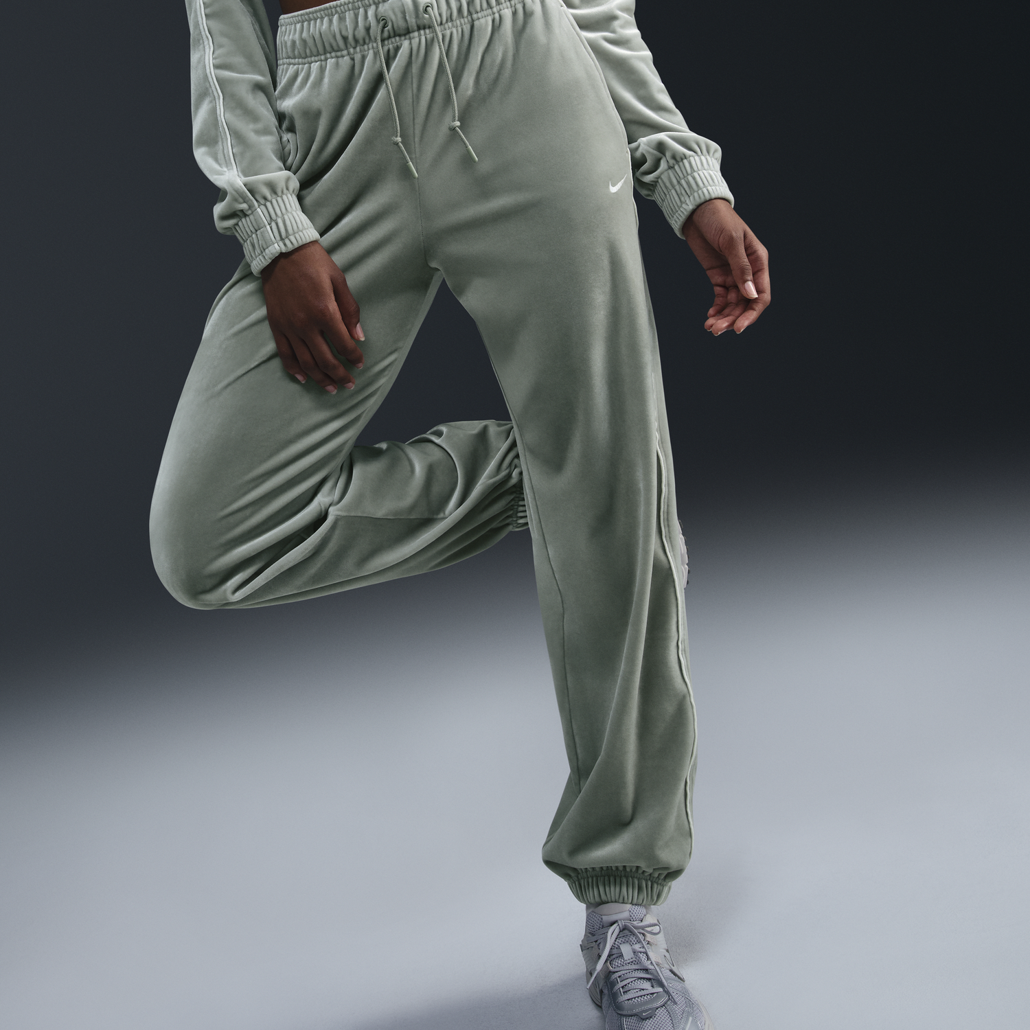 Спортни панталони Nike Velvet Running Pants Зелено | FZ3682-370, 1