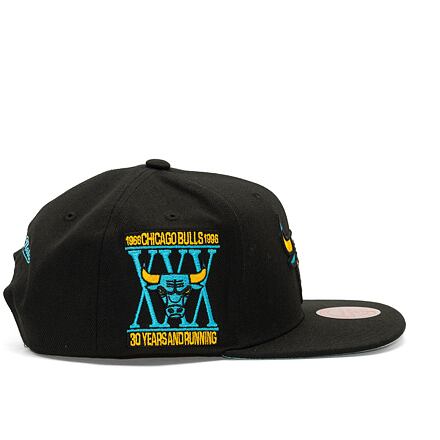 Шапка с козирка Mitchell & Ness NBA Core Xi Snapback Chicago Bulls Black Черно | HHSS6751-CBUYYPPPBLCK, 1