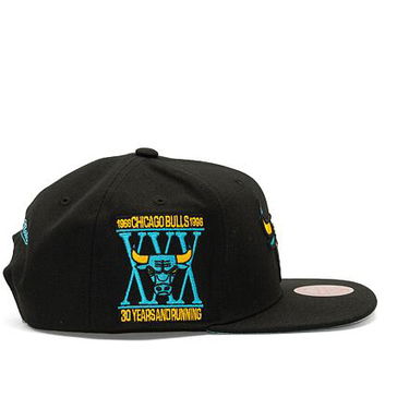 Шапка с козирка Mitchell & Ness NBA Core Xi Snapback Chicago Bulls Black Черно | HHSS6751-CBUYYPPPBLCK, 1