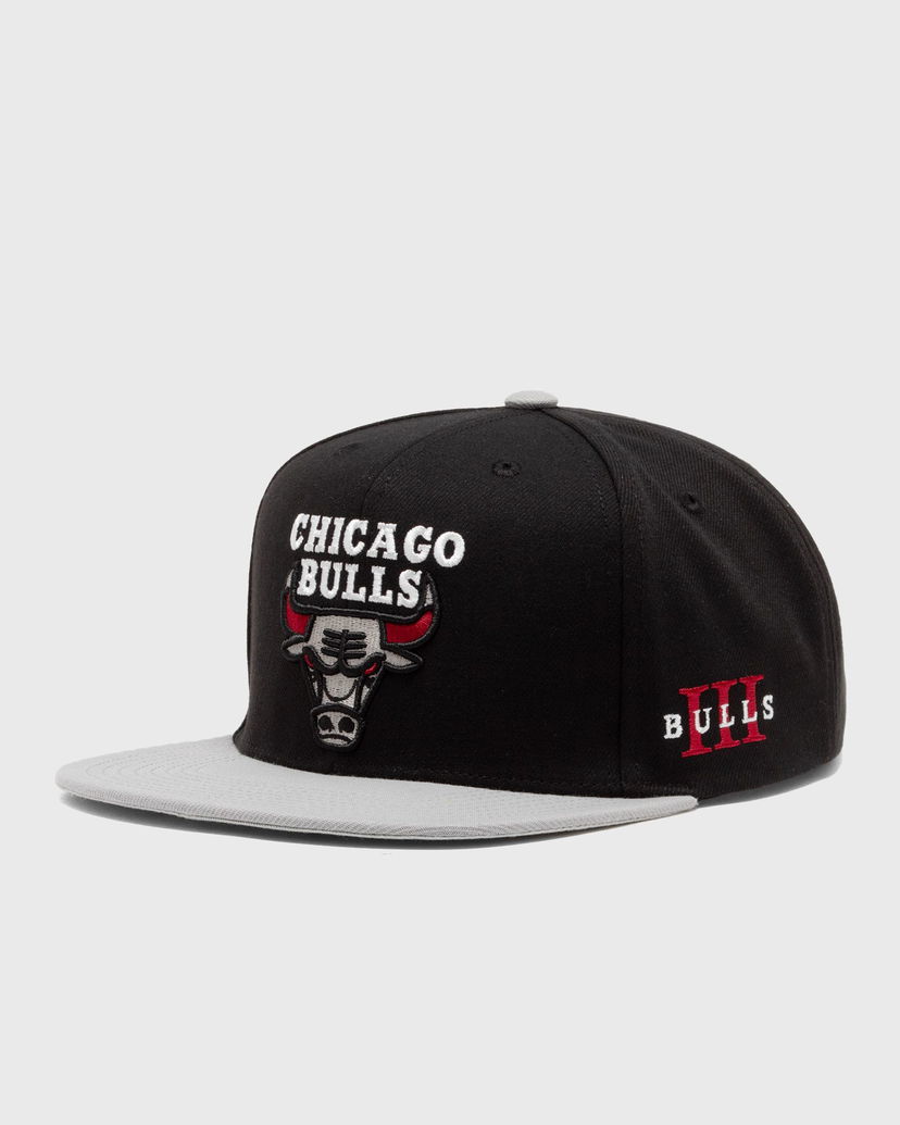 Шапка с козирка Mitchell & Ness NBA CORE III SNAPBACK CHICAGO BULLS Черно | HHSS6746-CBUYYPPPBKGY