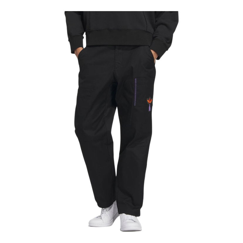 Карго панталони adidas Originals Men's Embroidered Logo Straight Fit Trousers Черно | IP7550