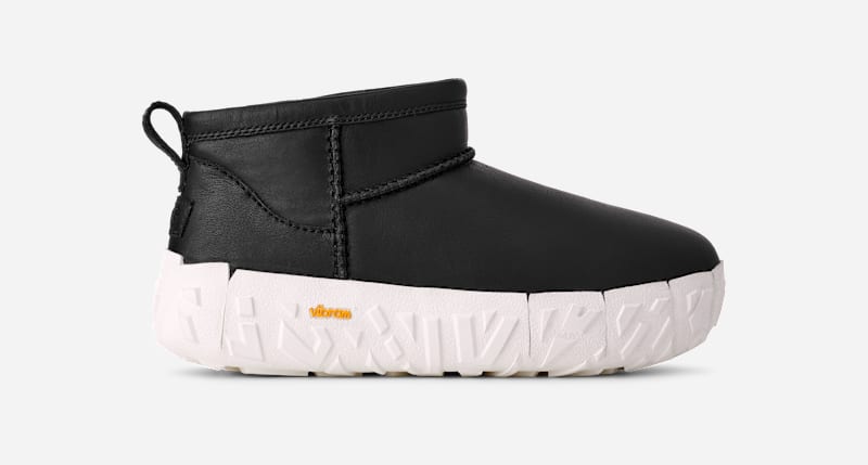 Кецове и обувки UGG Classic Ultra Mini Wrap Tech Boot Черно | 1171215-BKJ