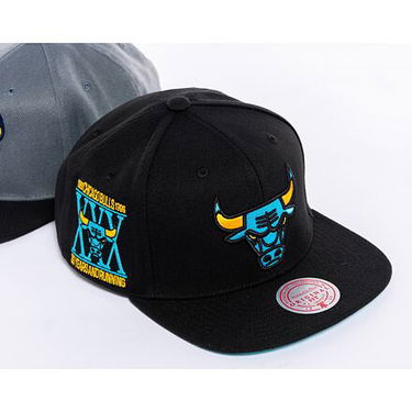 Шапка с козирка Mitchell & Ness NBA Core Xi Snapback Chicago Bulls Black Черно | HHSS6751-CBUYYPPPBLCK, 3