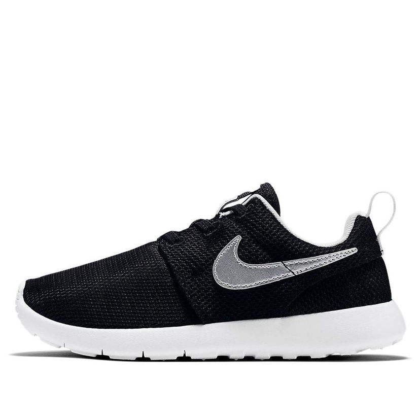 Кецове и обувки Nike Roshe One Черно | 749428-021