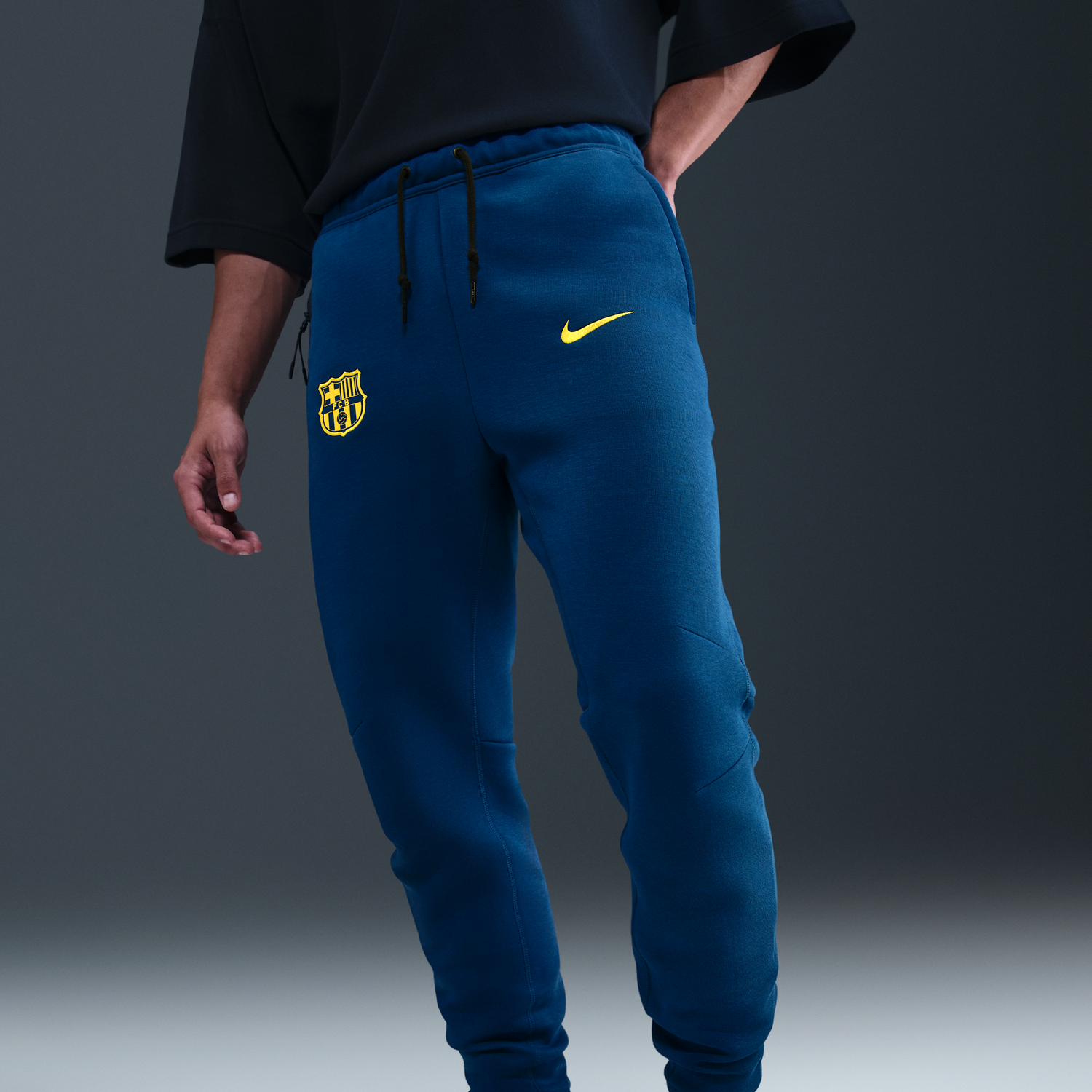 Спортни панталони Nike FC Barcelona Tech Fourth Football Fleece Joggers Синьо | FZ1276-431, 1