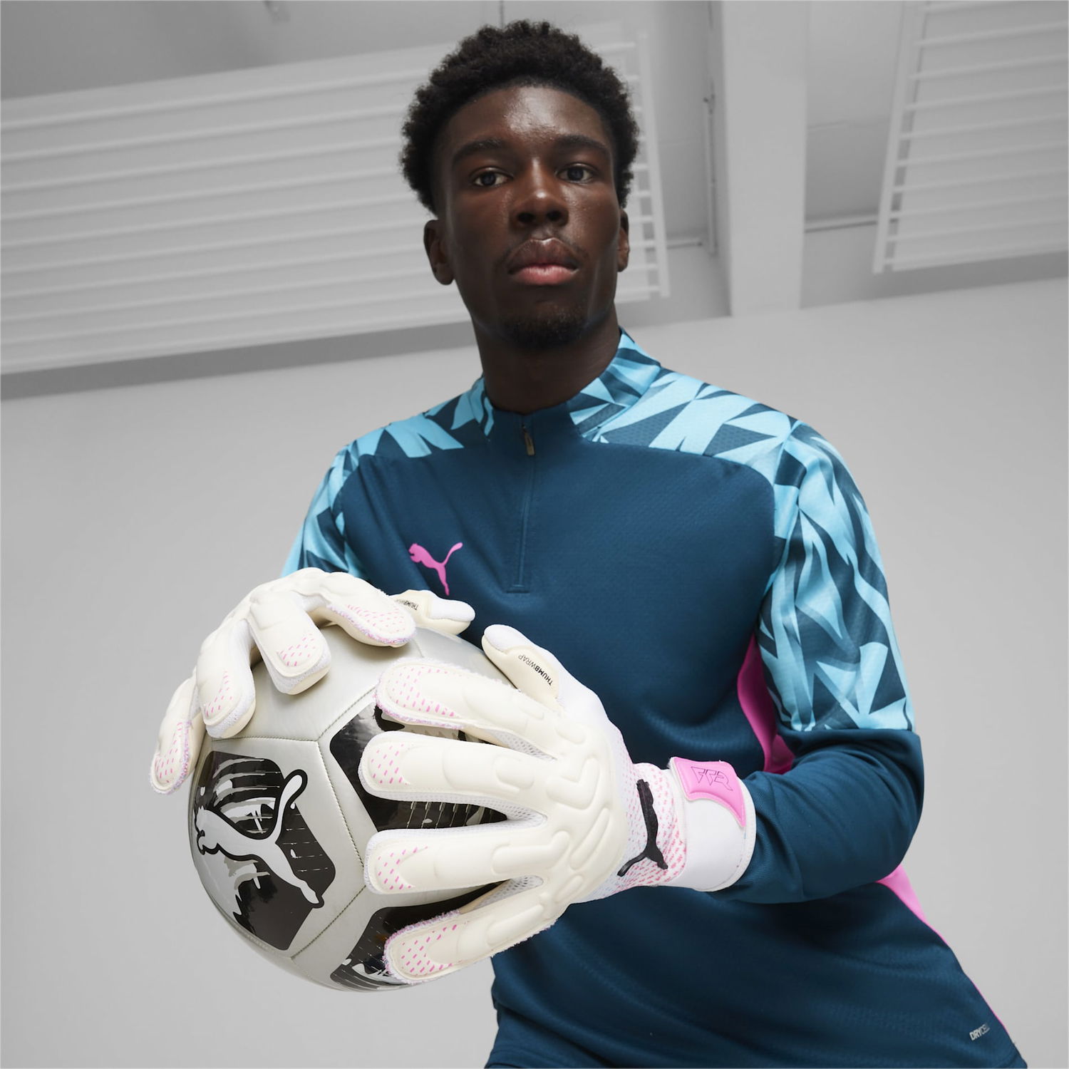 Ръкавици Puma FUTURE Pro Hybrid Goalkeeper Gloves with 4MM Duo Supersoft Latex and Thumbwrap Многоцветен | 041924-01, 1
