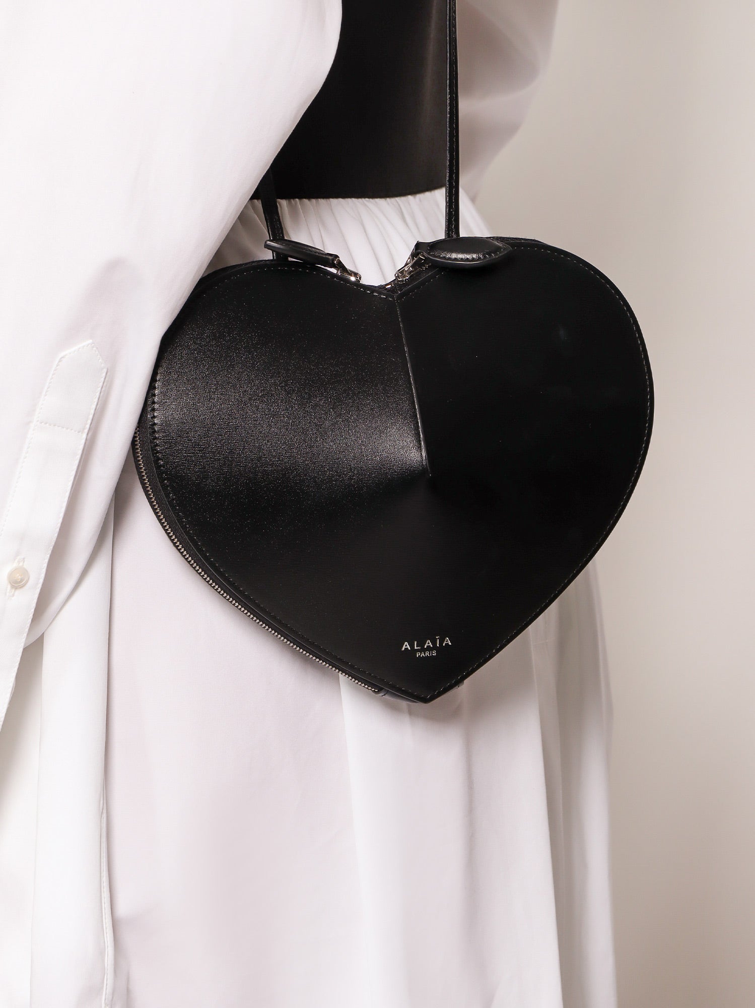 Чанта през рамо Alaïa Heart Shoulder Bag Черно | AA1P003C0Y75999, 1