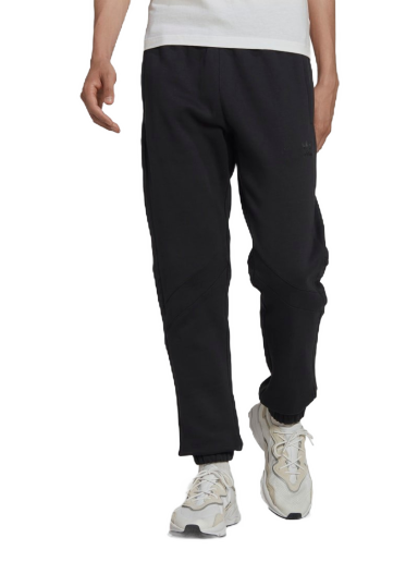 Спортни панталони adidas Originals Rekive Slim Sports Pants Черно | HN1921
