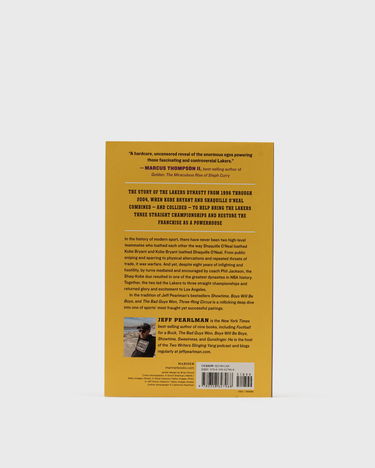 Книга и списание gestalten Three-Ring Circus - Kobe, Shaq, Phil, And The Crazy Years Of The Lakers Dynasty" By Jeff Pearlman Жълто | 9780358627968, 1
