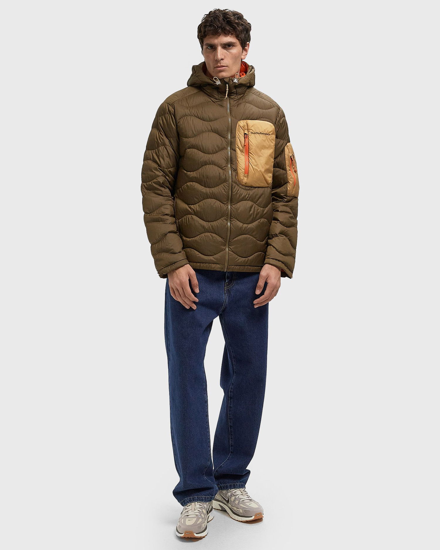 Пухо яке Peak Performance HeliuUtility Wavy Quilted Down Hooded Jacket Кафяво | G79848080, 1