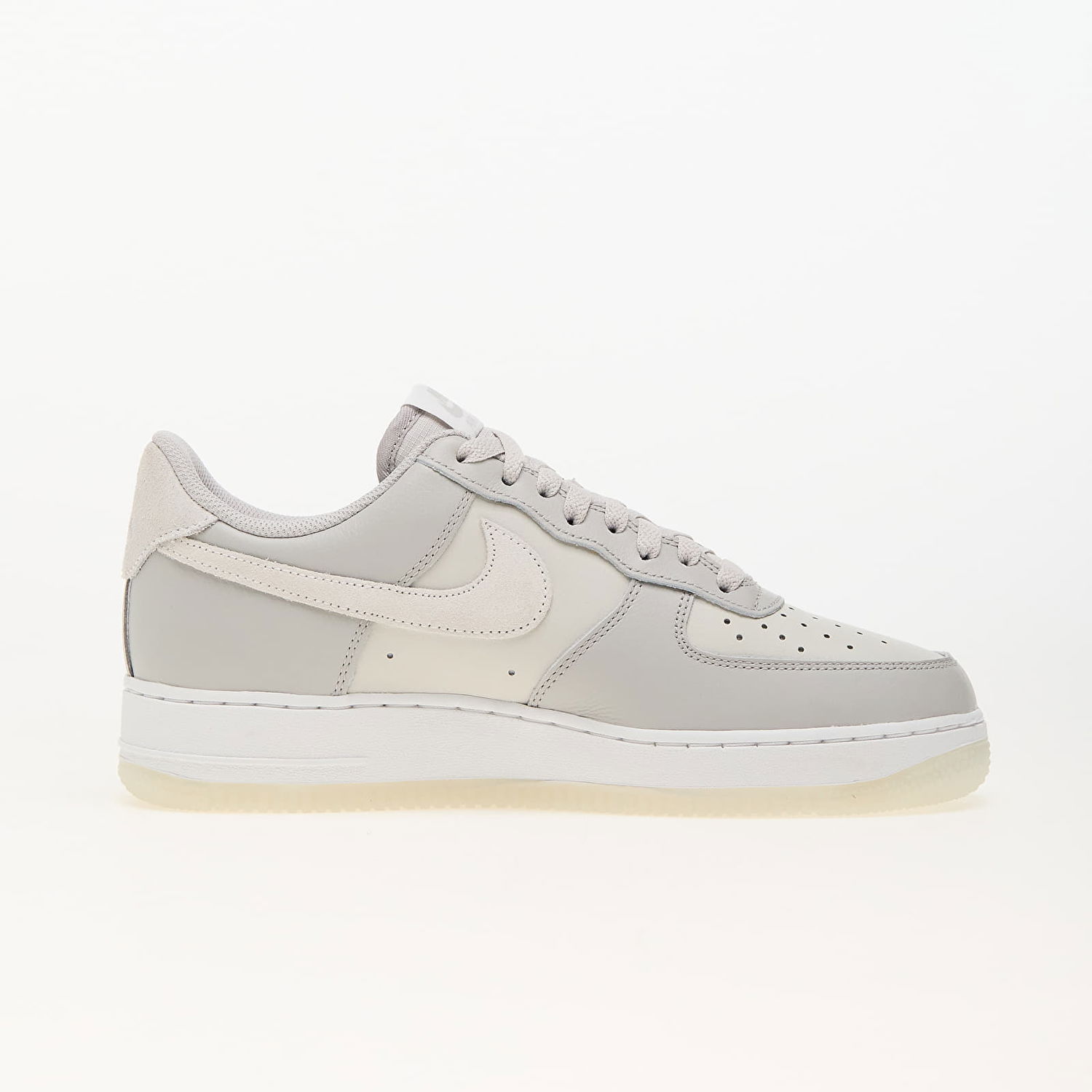 Кецове и обувки Nike Air Force 1 Low '07 LV8 Light Bone Сиво | FN5832-001, 1