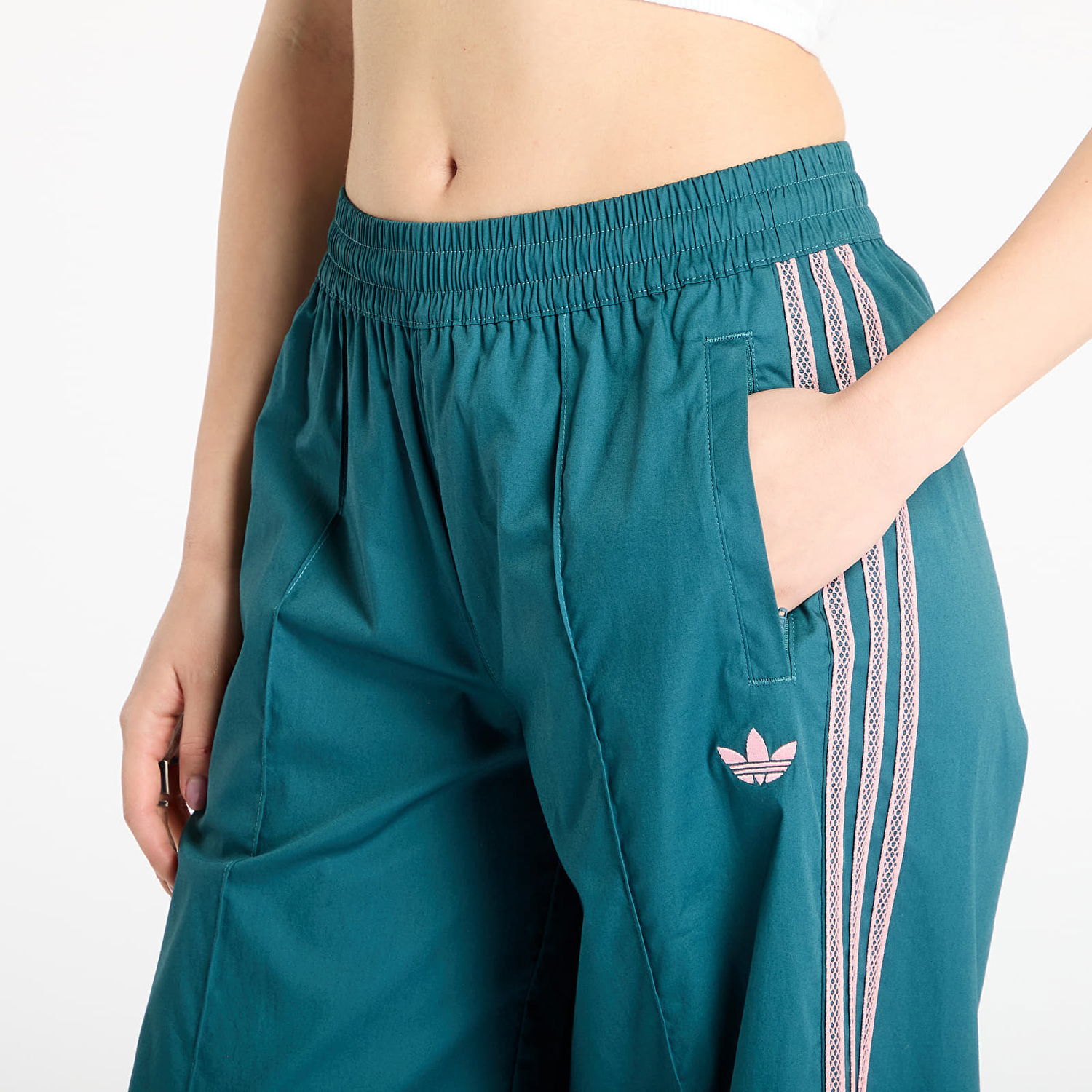 Спортни панталони adidas Originals adidas Originals Summer Glow Wide Leg Pants Зелено | KC0677, 1