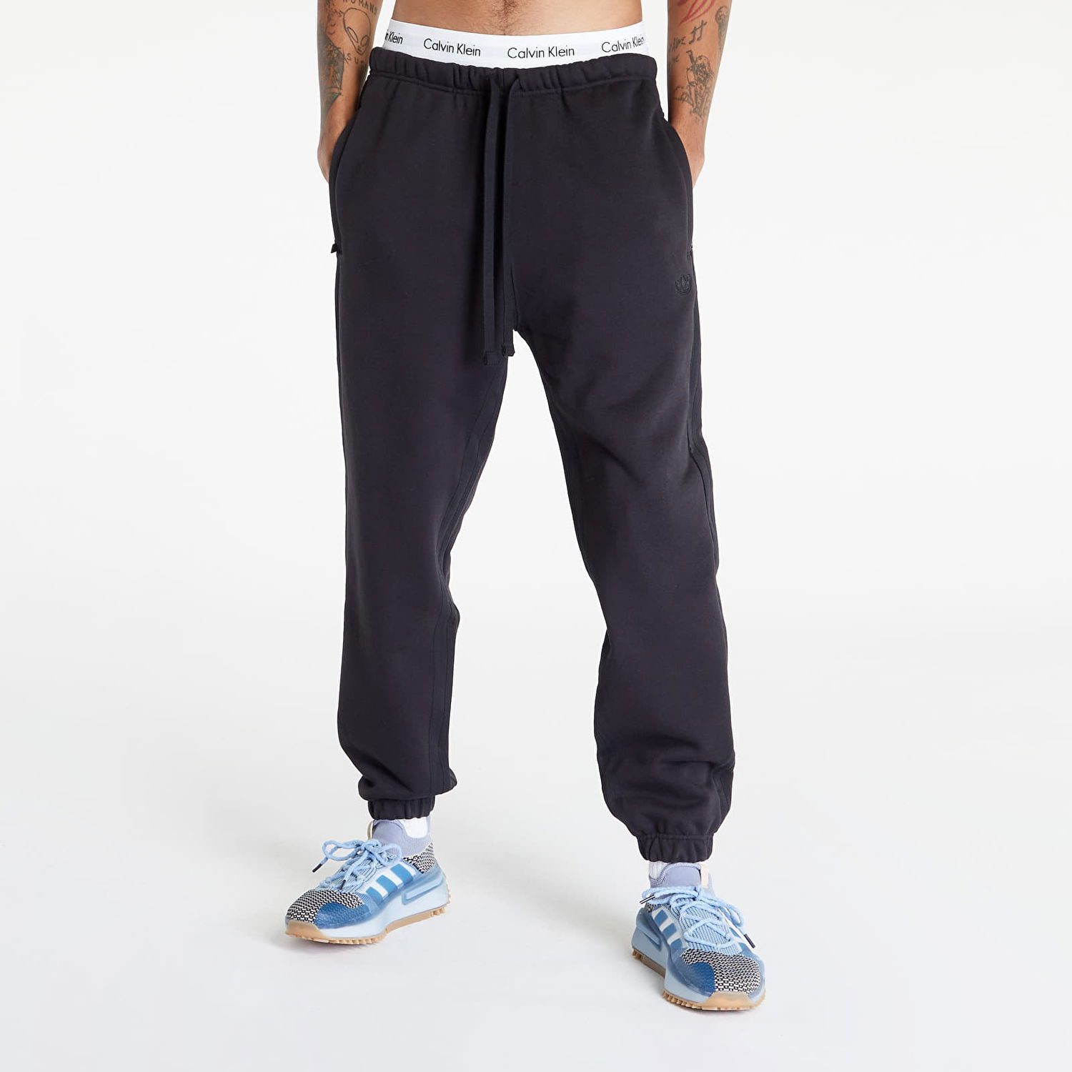 Спортни панталони adidas Originals Blue Version Essentials Pants Черно | IA2447, 0
