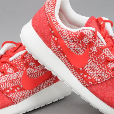 Кецове и обувки Nike WMNS Roshe One Winter Червено | 685286-661, 4