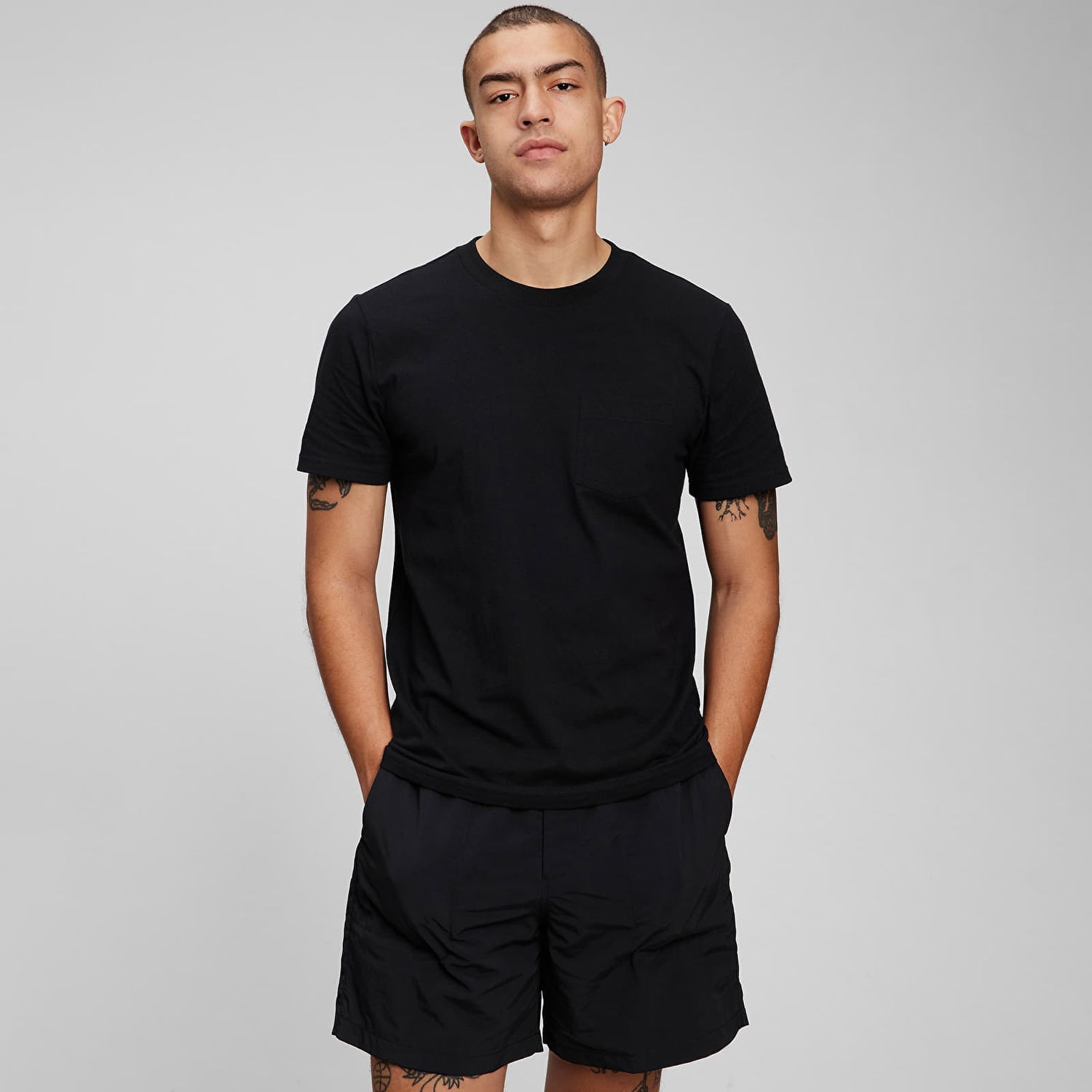 Тениска GAP Basic Pocket Tee True Black V2 Черно | 878111-20, 0