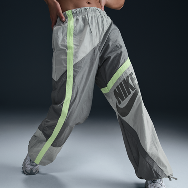 Спортни панталони Nike Nike Sportswear Mid-Rise Loose Woven Pants Сиво | HJ4178-084, 2