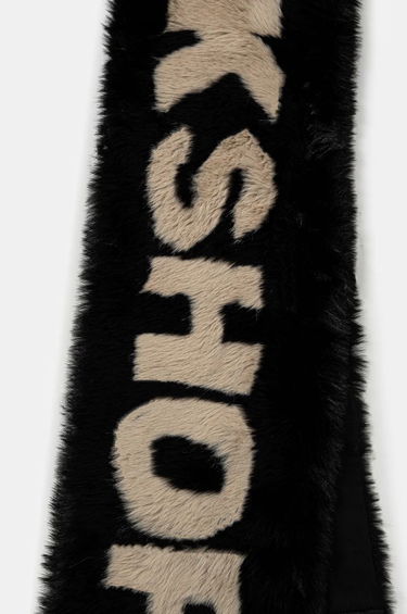 Шал 032C Faux Fur Scarf With Lettering Черно | F24-UAW-3303-050, 2