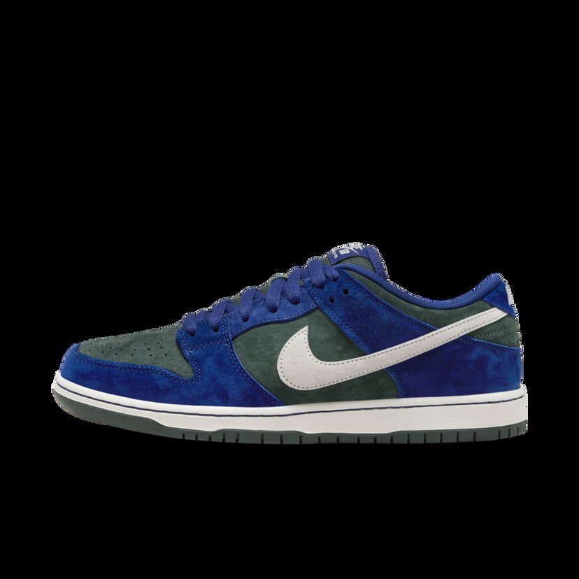 Скеитбординг Nike SB Dunk Low "Deep Royal Blue" Тъмно синьо | HF3704-400