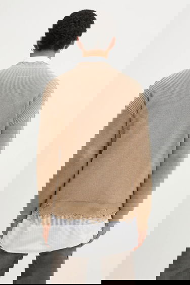 Пуловер Maison Margiela Distressed Ribbed Cotton V-Neck Cardigan Бежово | SH0HP0008, 2