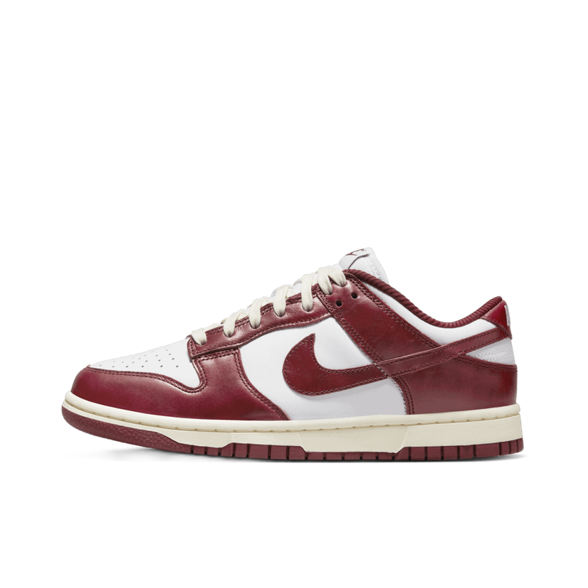 Кецове и обувки Nike Dunk Low PRM "Team Red" W Червено | FJ4555-100