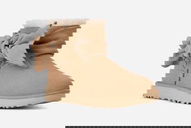 Кецове и обувки UGG Classic Mini Bow Boot Suede Бежово | 1176310-SAN, 1