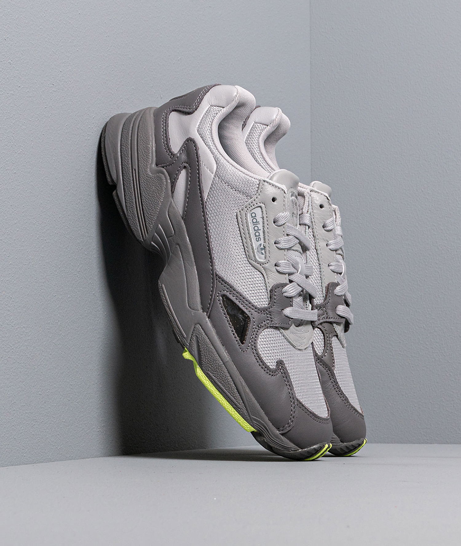 Кецове и обувки adidas Originals Falcon W Сиво | EE5115, 0
