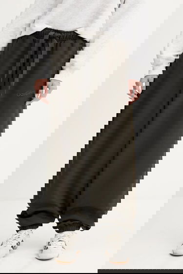 Спортни панталони adidas Originals adidas Originals Essentials Wide-Leg Sweatpants Зелено | JW0988, 0