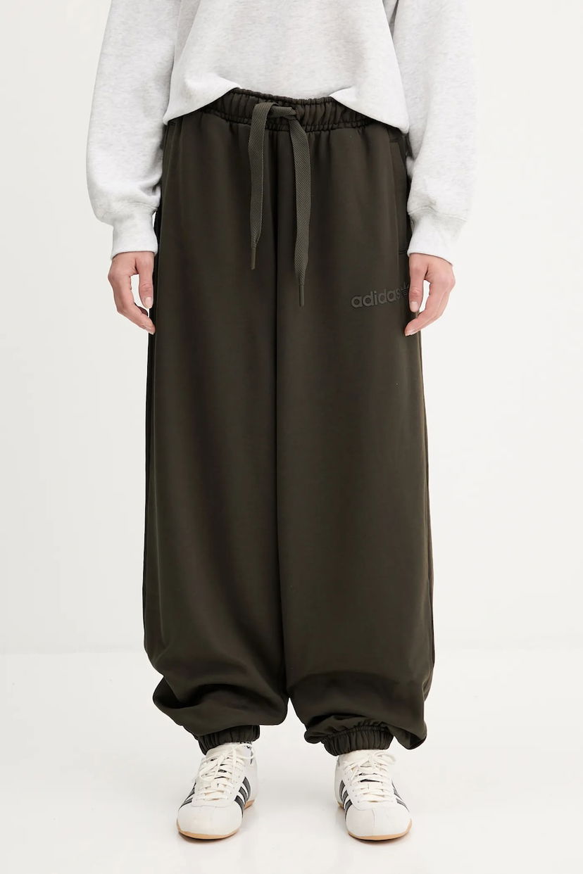 Спортни панталони adidas Originals adidas Originals Essentials Wide-Leg Sweatpants Зелено | JW0988