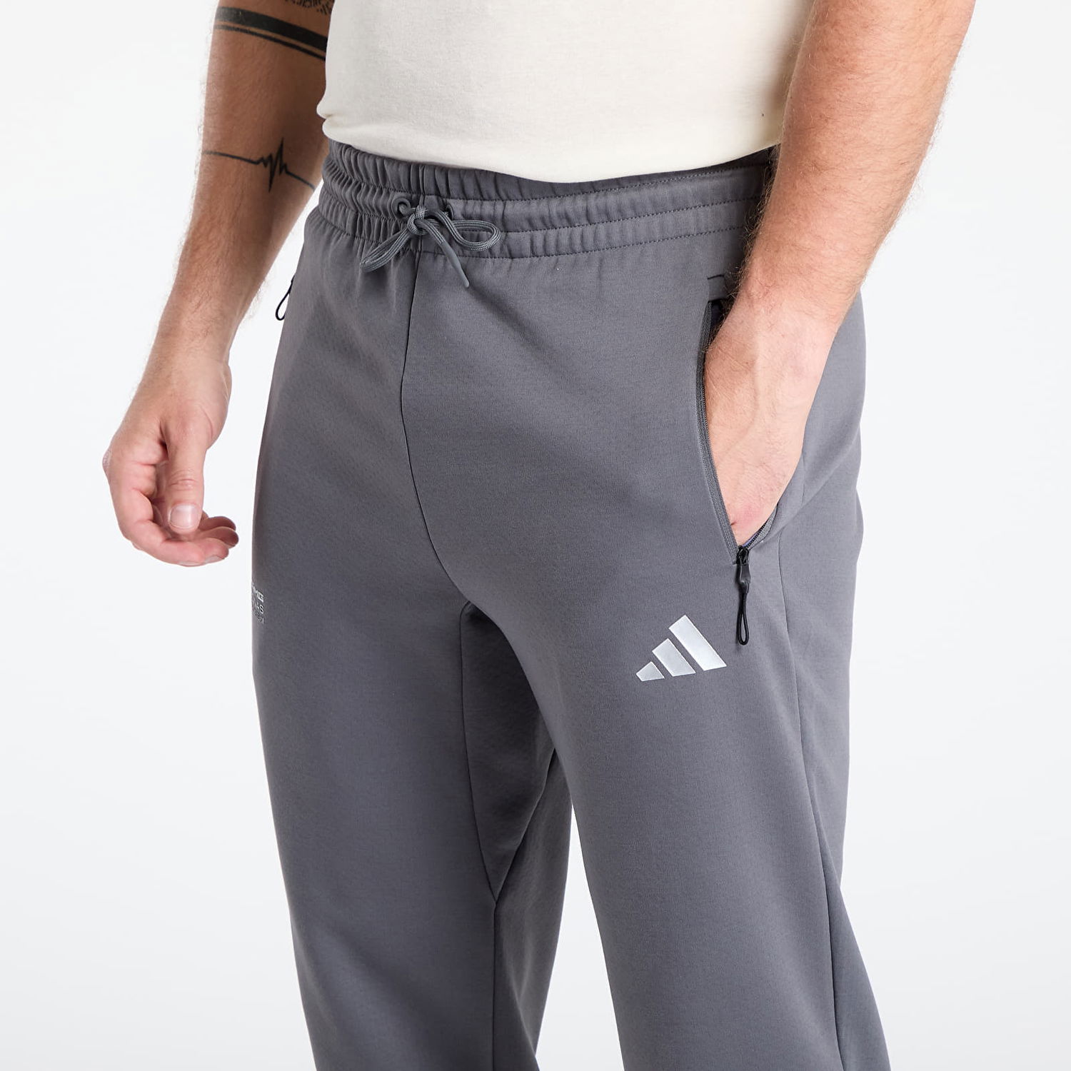 Спортни панталони adidas Performance AMG Mercedes Sweatpants Сиво | JW3478, 1