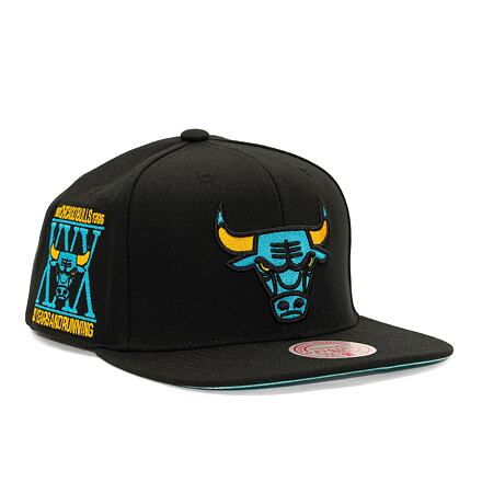 Шапка с козирка Mitchell & Ness NBA Core Xi Snapback Chicago Bulls Black Черно | HHSS6751-CBUYYPPPBLCK