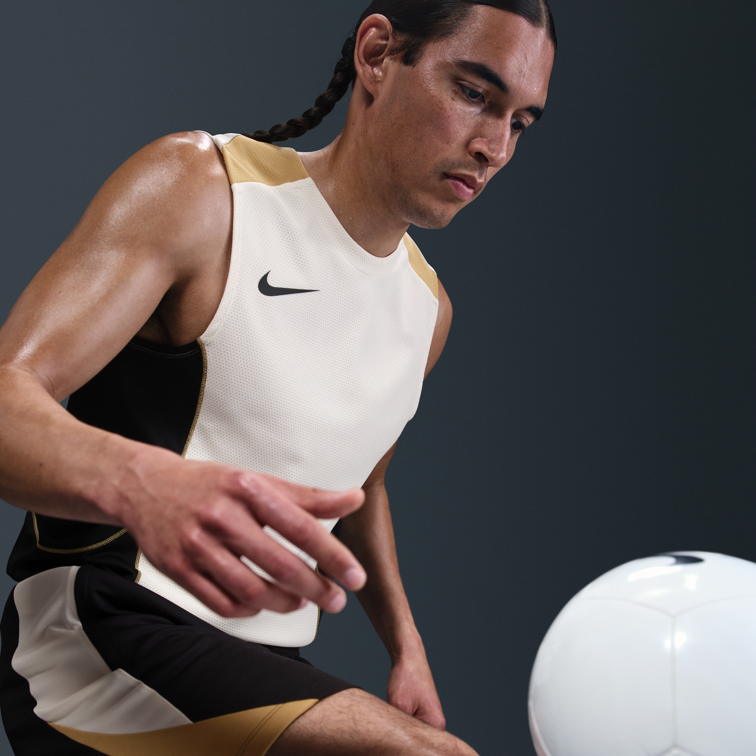 Потник Nike Nike Strike+ Dri-FIT Sleeveless Soccer Jersey Бежово | HJ4193-110, 1