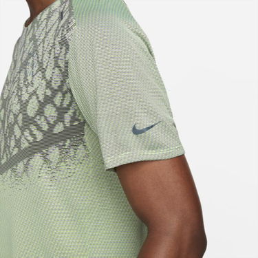 Тениска Nike Dri-FIT ADV Run Division TechKnit Short-Sleeve Running Top Зелено | DQ4778-011, 3