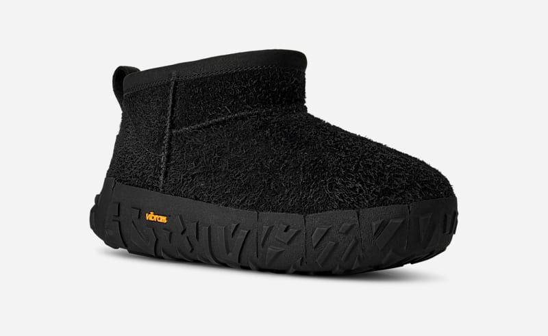 Кецове и обувки UGG Classic Ultra Mini Wrap Tech Boot Черно | 1171115-BLK, 1