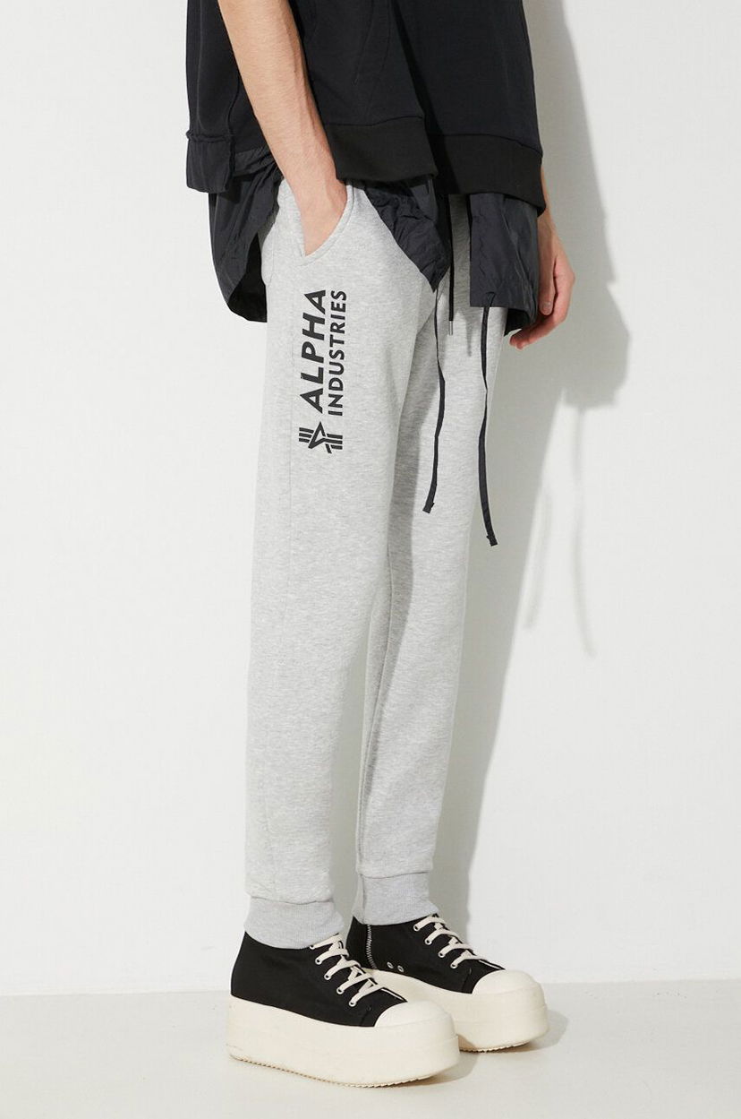 Спортни панталони Alpha Industries Sweatpants With Print Сиво | 116368.17