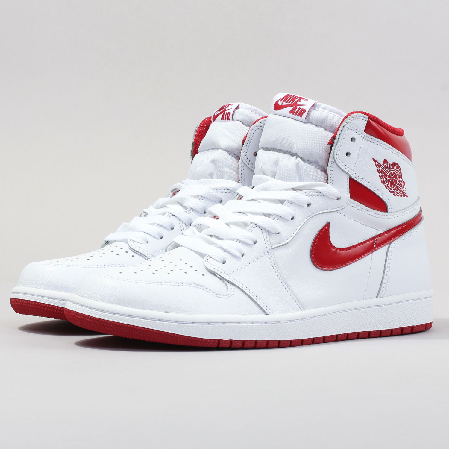 Кецове и обувки Jordan Air Jordan 1 Retro High OG "Metallic Red" Бяло | 555088-103, 1