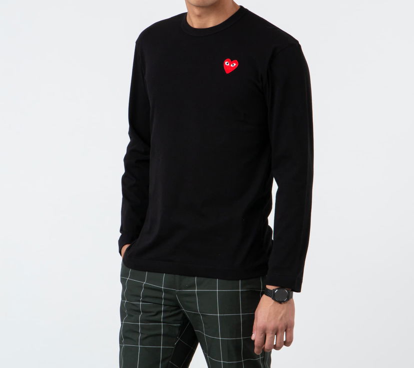 Тениска Comme des Garçons Black Long Sleeve Tee with Red Heart Patch Черно | AZT118 black