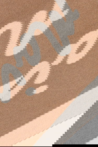 Шал MAISON KITSUNÉ Scarf with wool blend Handwriting Бежово | PM06202WB0038, 2