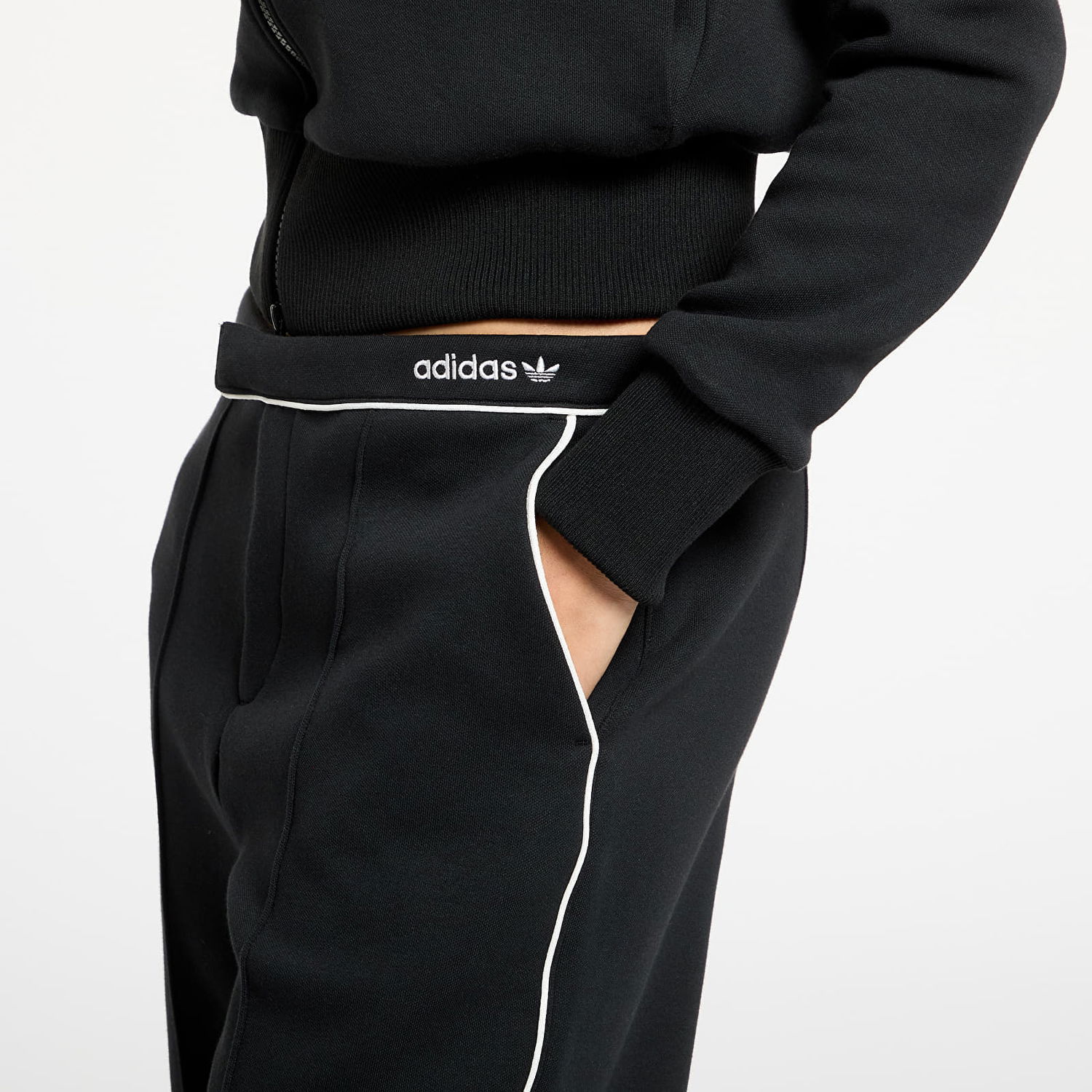Панталони adidas Originals Originals Premium Tailored Pants Черно | JD5472, 1