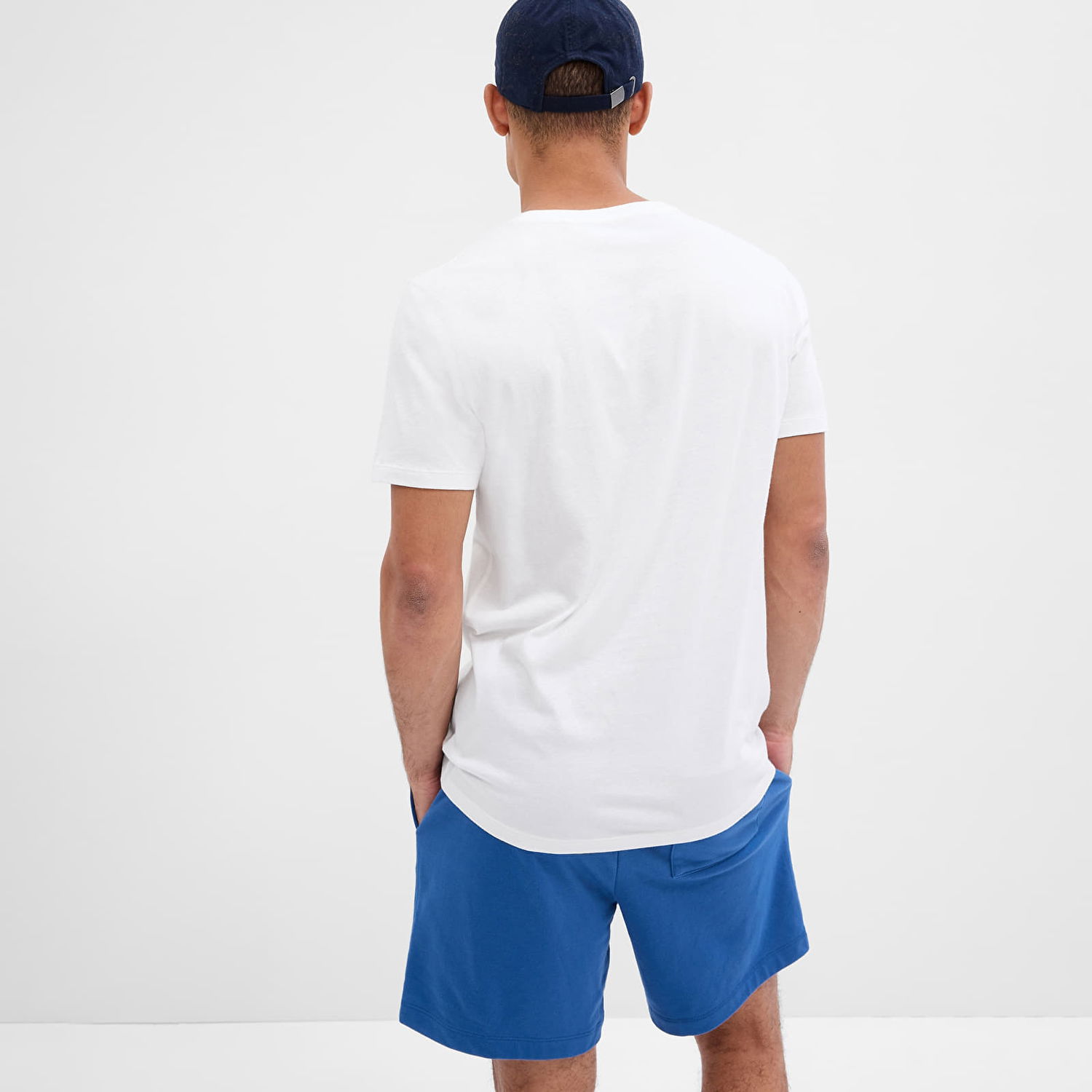 Тениска GAP Micro Logo Vee Neck Tee White V2 Global Бяло | 753771-00, 1