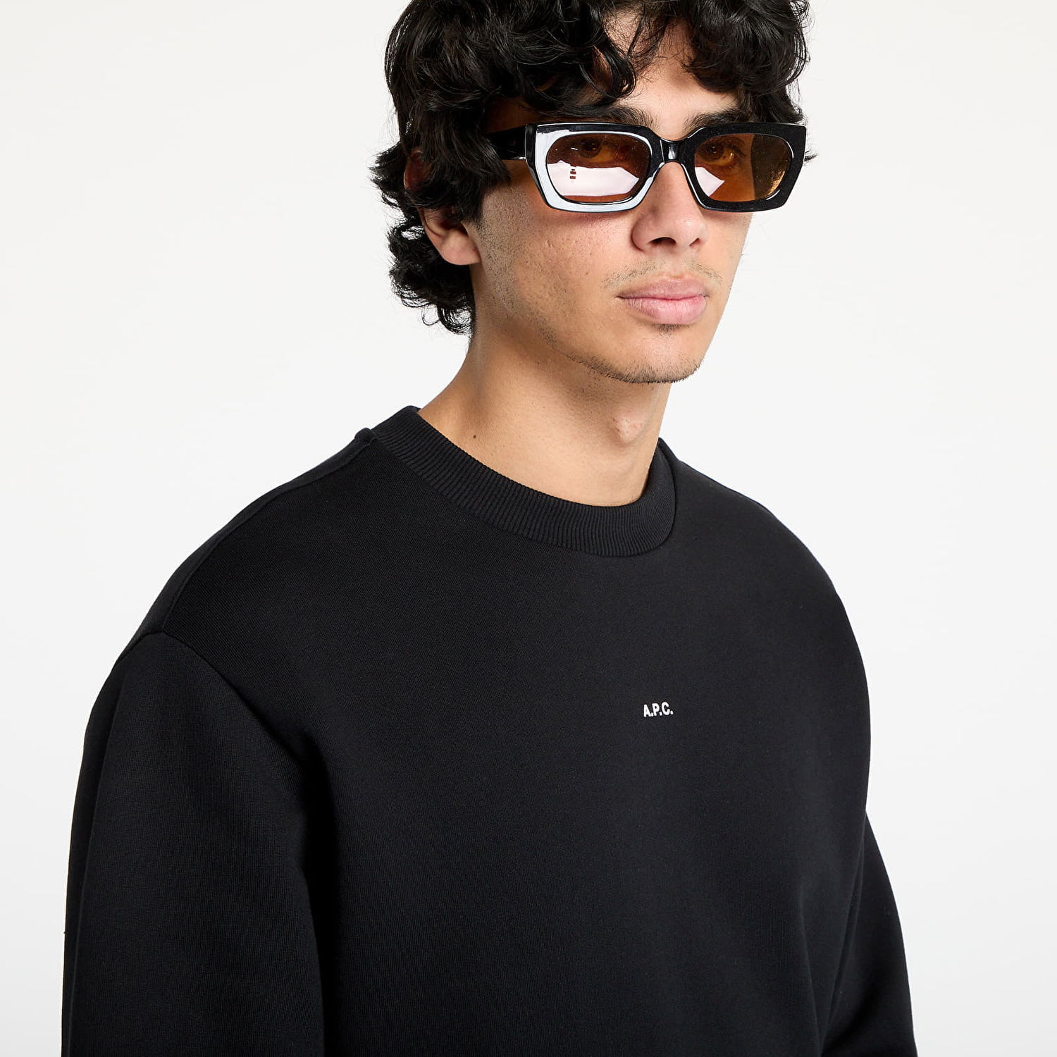 Суитчър A.P.C. Micro Logo Crew Sweat Черно | COHBX-H27910-TZC, 1