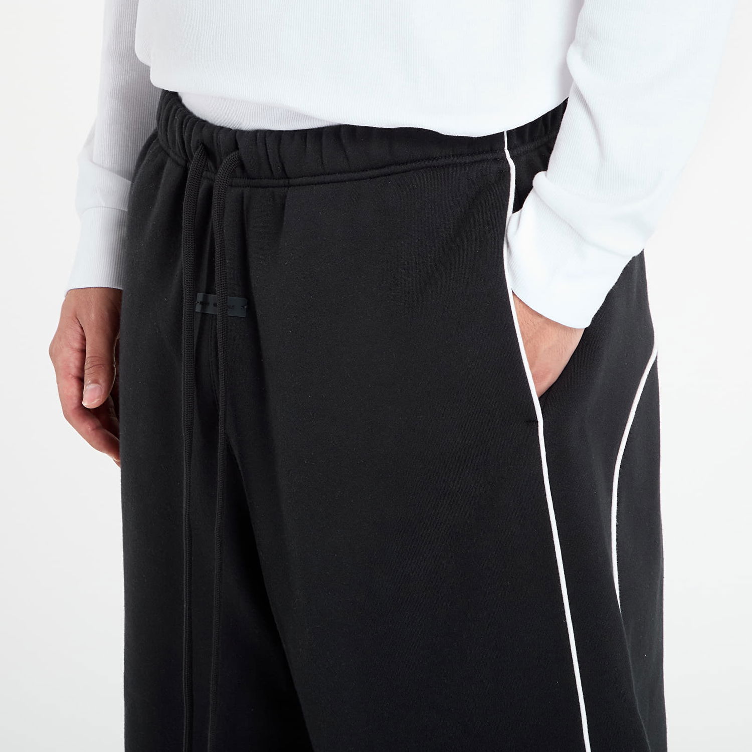 Къси панталони Fear of God Fear of God Essentials Relaxed Sweatshorts With Piping Черно | 160SP254550F-378, 1